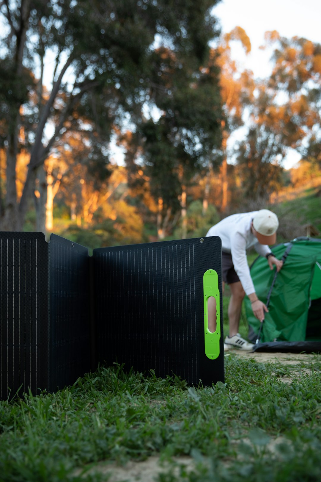 a-man-putting-up-a-tent-in-the-grass-sza3k5baxas